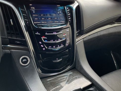 Used 2017 Cadillac Escalade Platinum image 10