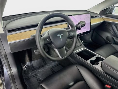 Used 2022 Tesla Model 3 Standard Range RWD image 9