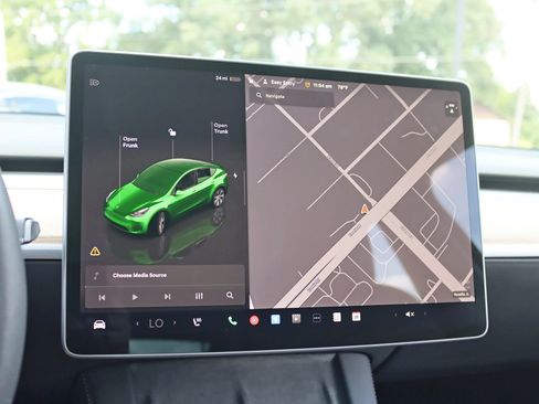 Used 2023 Tesla Model Y Long Range AWD/4WD image 19