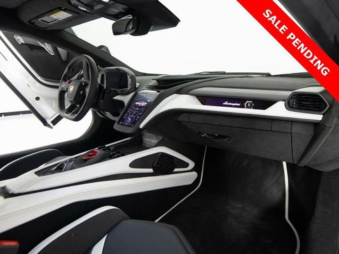 Used 2024 Lamborghini Revuelto image 33