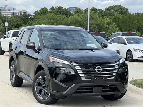 Used 2025 Nissan Rogue SV FWD image 2