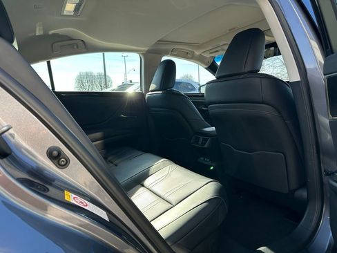 Used 2019 Lexus ES 300h w/ Luxury Package image 27