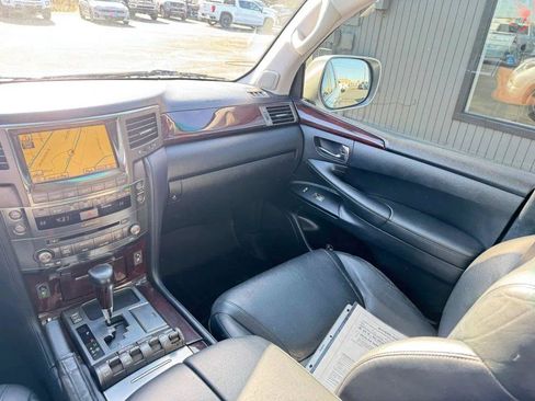 Used 2011 Lexus LX 570 4WD w/ Luxury Pkg image 15