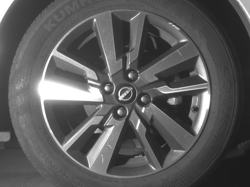 Used 2025 Nissan Versa SV image 13