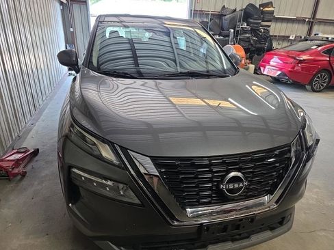 Used 2022 Nissan Rogue SV FWD image 2