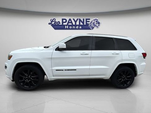 Used 2018 Jeep Grand Cherokee Altitude AWD/4WD image 3