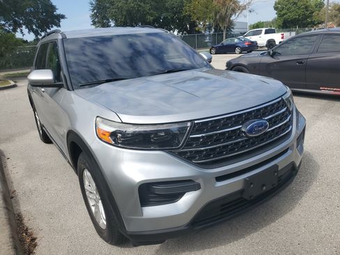 Used 2020 Ford Explorer XLT RWD image 2