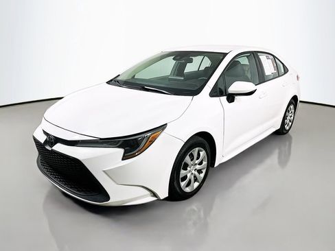 Used 2022 Toyota Corolla LE FWD image 3