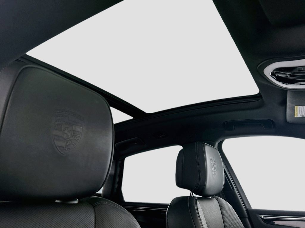 Certified 2025 Porsche Macan Turbo AWD/4WD image 20
