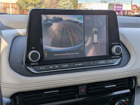 Used 2021 Nissan Rogue SV w/ Premium Package image 15