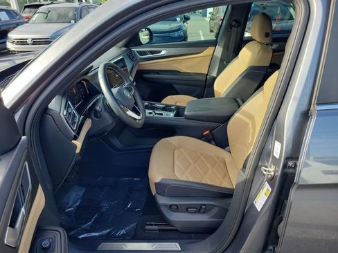 Certified 2024 Volkswagen Atlas Cross Sport SE w/ Panoramic Sunroof Package FWD image 18