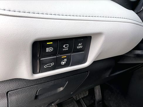 Certified 2024 Toyota Highlander Platinum AWD/4WD image 32