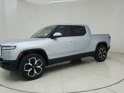 Used 2025 Rivian R1T Premium image 4