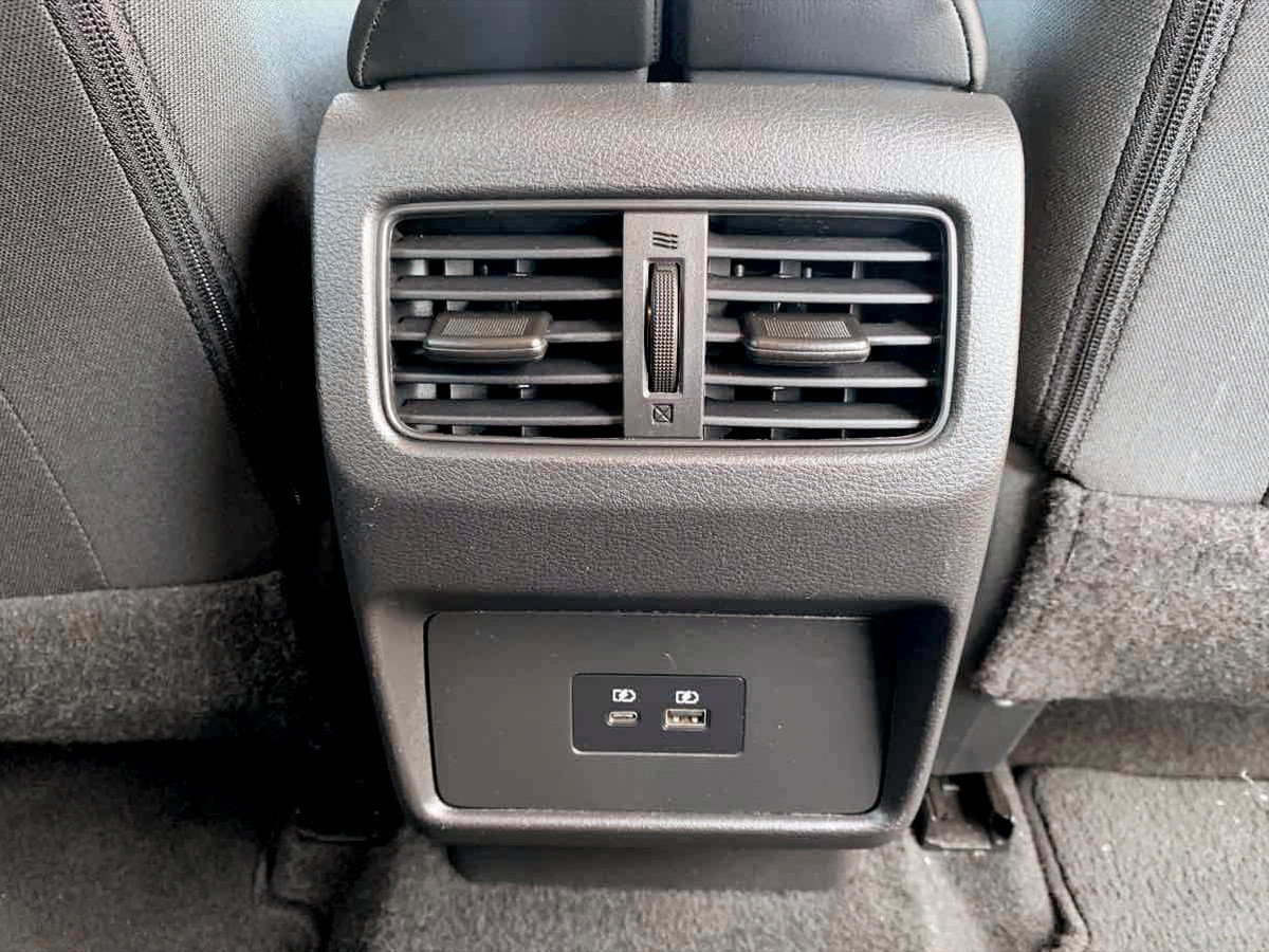 Used 2023 Nissan Rogue SV FWD image 18