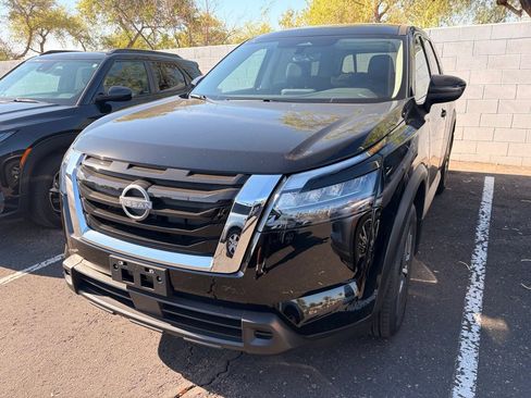 Used 2025 Nissan Pathfinder S FWD image 1