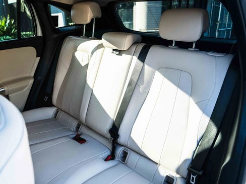 Used 2022 Mercedes-Benz GLA 250 4MATIC w/ Premium Package image 27