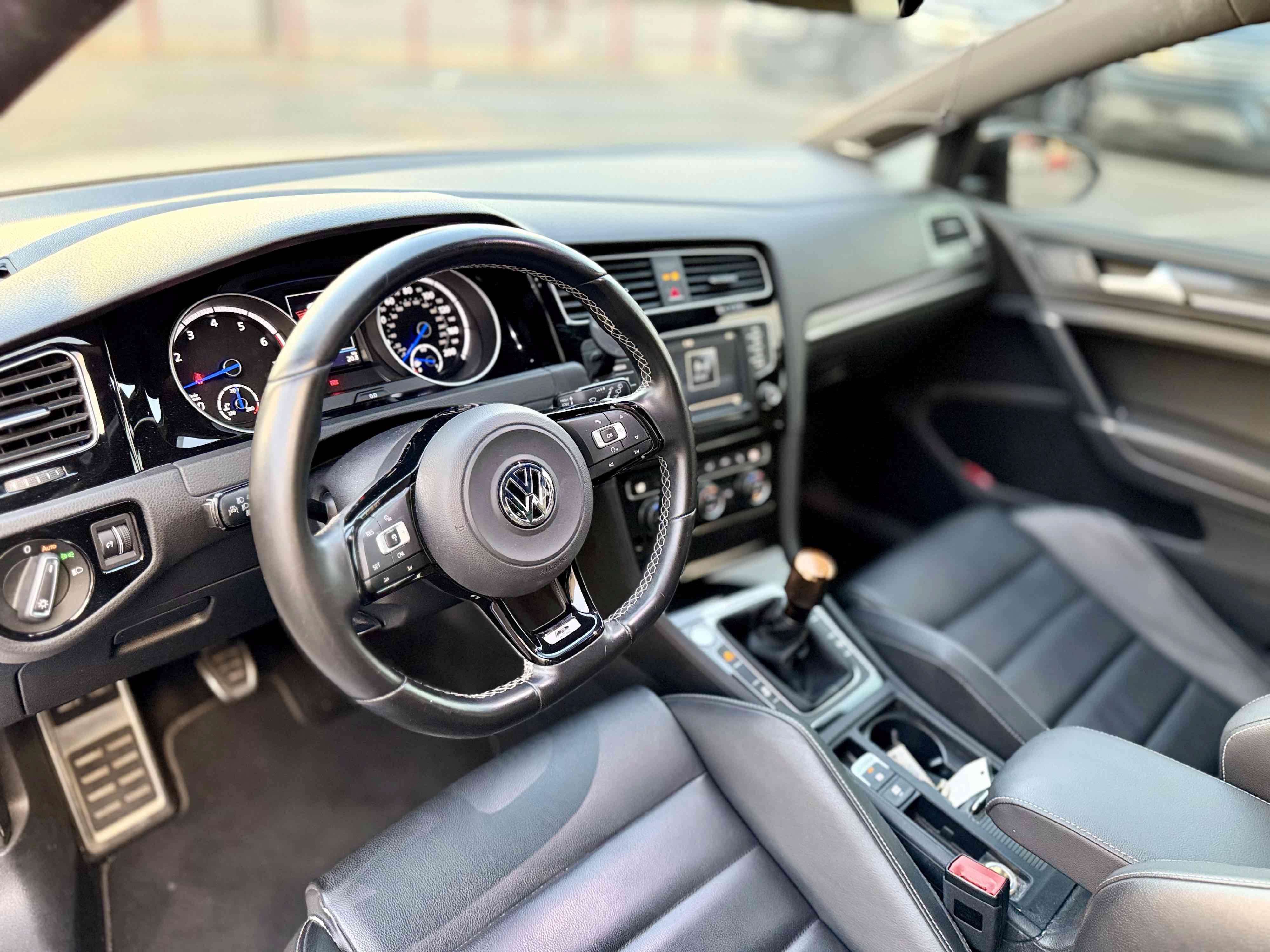 Used 2017 Volkswagen Golf R 4-Door AWD/4WD image 23