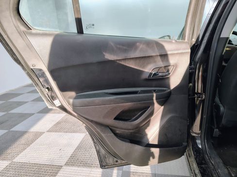 Used 2018 Chevrolet Trax LS FWD image 11