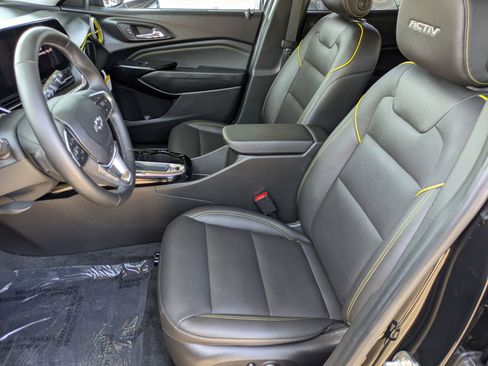 Used 2024 Chevrolet Trax ACTIV w/ Sunroof Package FWD image 21