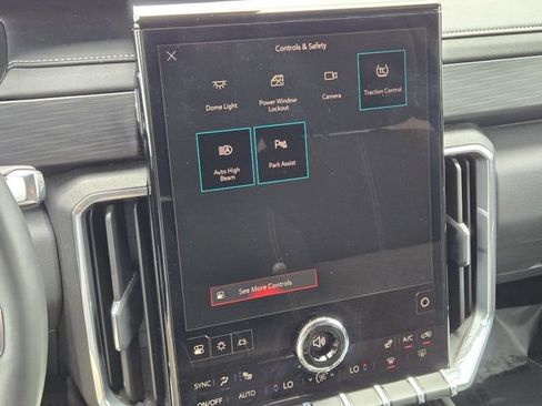 Used 2025 GMC Acadia Elevation image 16