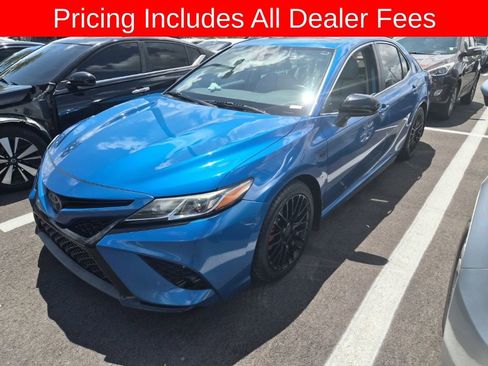 Used 2020 Toyota Camry SE FWD image 1