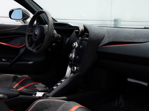 Used 2020 McLaren 720S Performance RWD image 12
