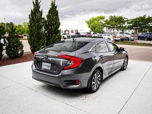 Used 2018 Honda Civic EX image 11