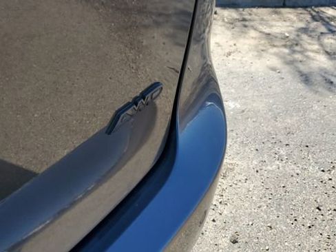 Used 2023 Chrysler Pacifica Touring-L w/ S Appearance Package image 33