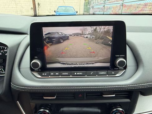 Used 2025 Nissan Rogue SV AWD/4WD image 25