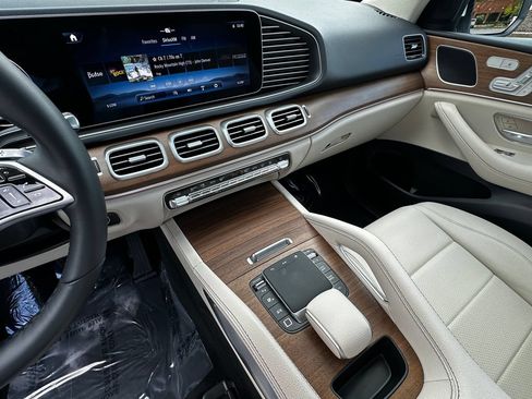 Certified 2026 Mercedes-Benz GLE 450e 4MATIC image 31