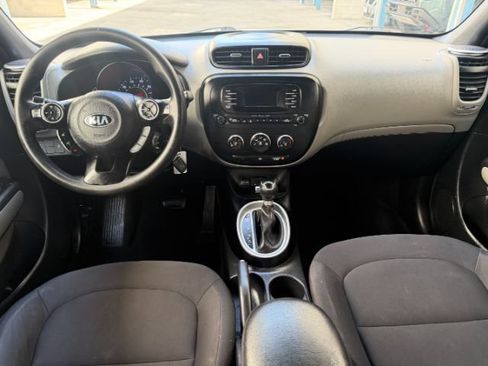 Used 2015 Kia Soul FWD image 11
