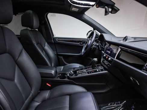 Used 2025 Porsche Macan image 21