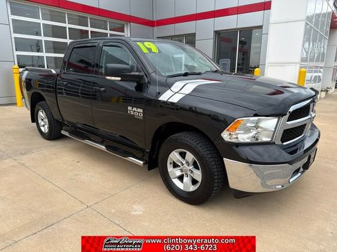 Used 2019 RAM 1500 Classic SLT w/ Luxury Group AWD/4WD image 8