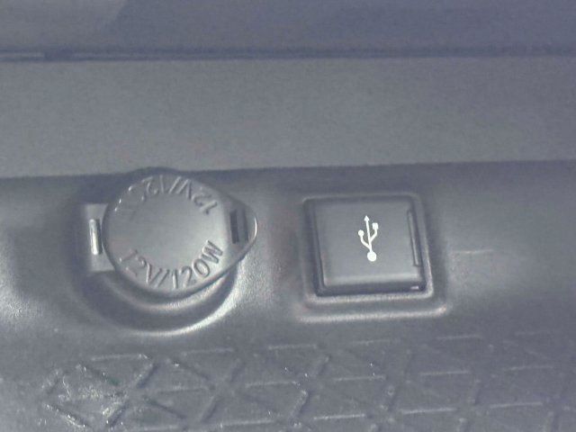 Used 2021 Toyota RAV4 XLE AWD/4WD image 29