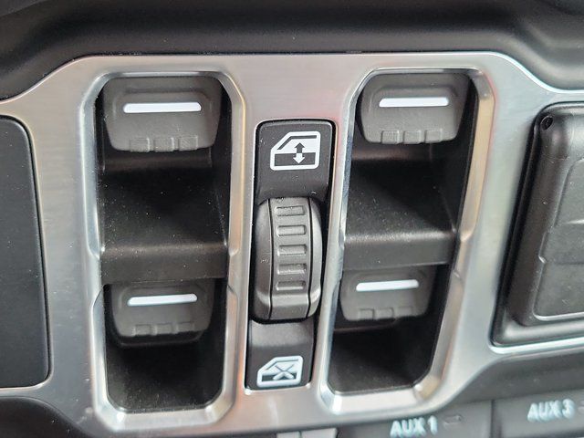 Used 2025 Jeep Gladiator Mojave AWD/4WD image 25