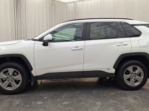 Certified 2022 Toyota RAV4 XLE w/ Convenience Package AWD/4WD image 12