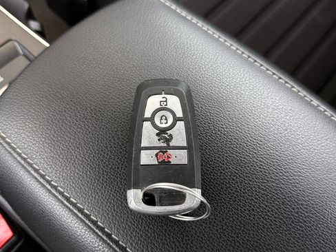 Used 2020 Ford Fusion SE FWD image 33
