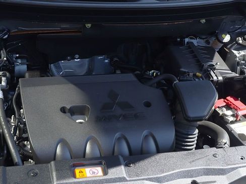 Used 2020 Mitsubishi Outlander SE image 62