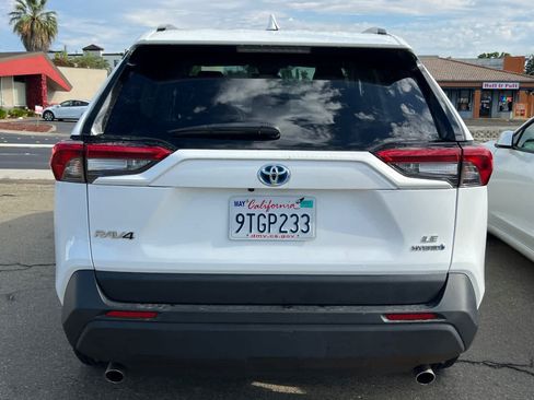 Used 2022 Toyota RAV4 LE AWD/4WD image 5