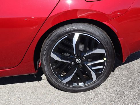 New 2025 Nissan Versa SR w/ Trunk Package image 9