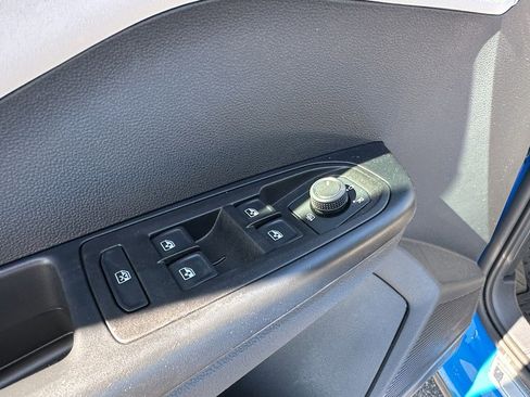 Used 2025 Volkswagen Taos SE image 21