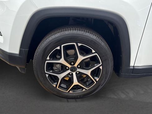 Used 2025 Jeep Compass Limited image 12