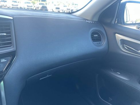 Used 2017 Nissan Pathfinder S AWD/4WD image 15