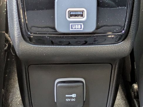 Used 2026 Jeep Compass Latitude image 14