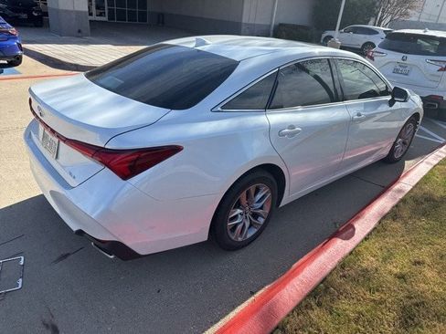 Used 2020 Toyota Avalon XLE image 3