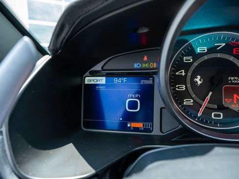 Used 2019 Ferrari Portofino RWD image 38