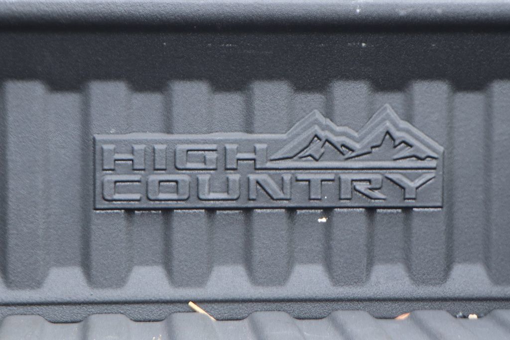 Used 2020 Chevrolet Silverado 2500 High Country w/ Technology Package AWD/4WD image 9