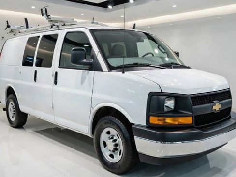 Used 2015 Chevrolet Express 2500 image 2