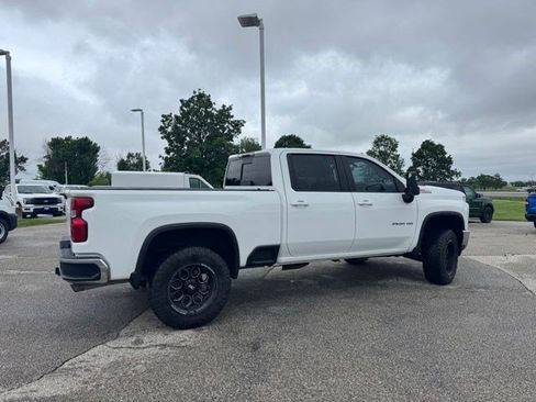 Used 2023 Chevrolet Silverado 2500 LT w/ Convenience Package AWD/4WD image 16