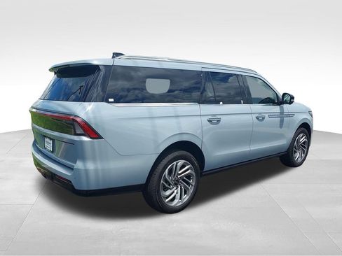 Used 2026 Lincoln Navigator L Reserve AWD/4WD image 5